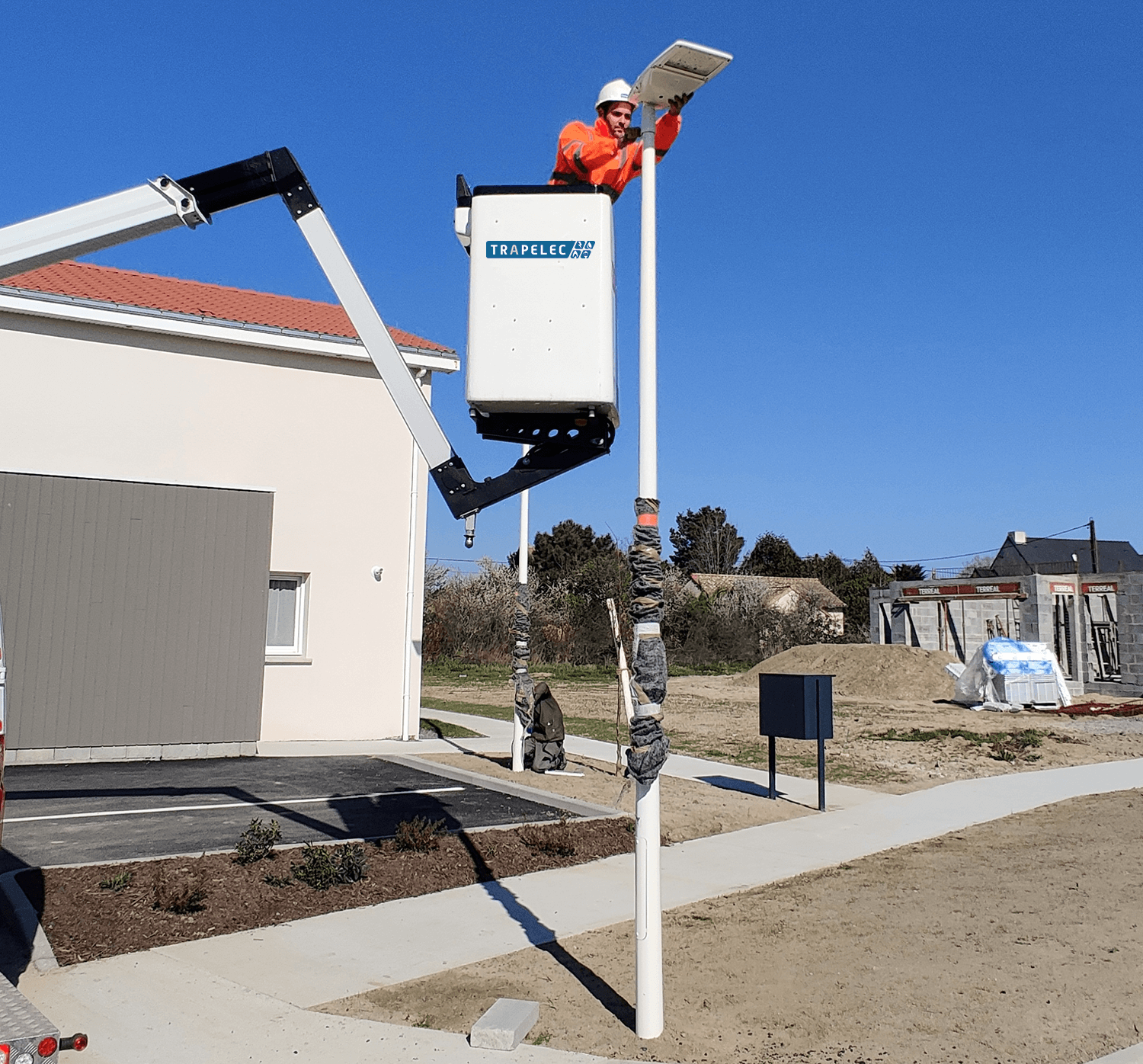 Travaux d'éclairages publics avec la société TRAPELEC basée à Sainte Luce sur Loire (44)